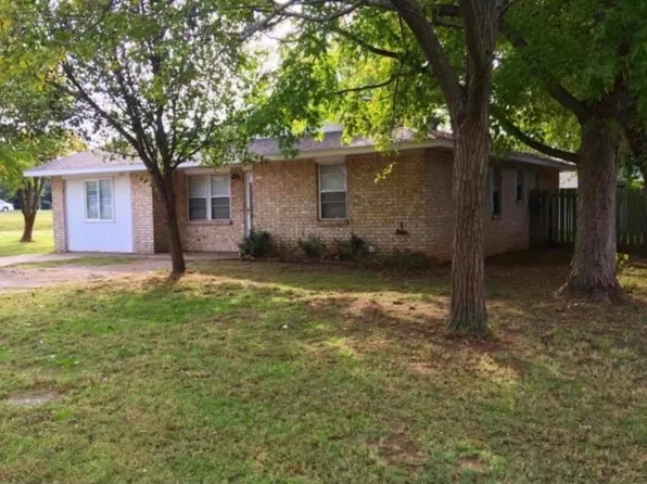 202 Houston Ave, Marlow, OK 73055