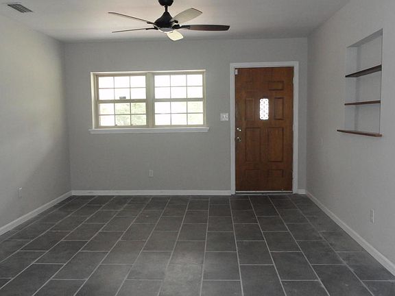 4th image of 826 New York Ave