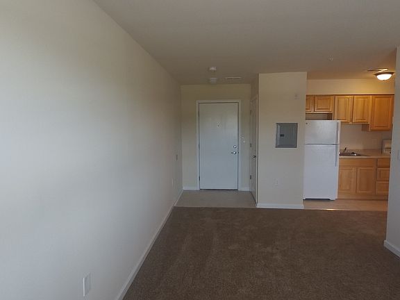 Living Room/Entrance