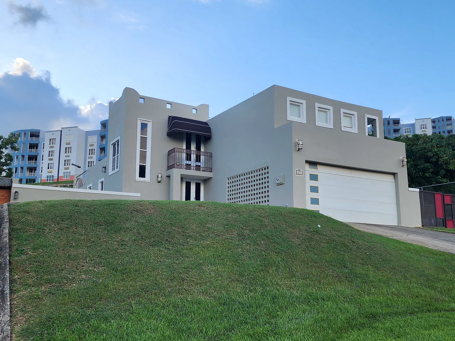4 bed, 3.5 bath, 3900 sqft, $4,200 — Photo 3