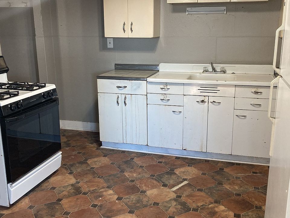 1st image of 100 W Vinal St #200