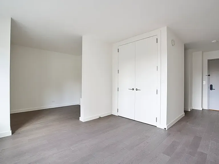 220 E 72nd St #8E20 — Photo 2