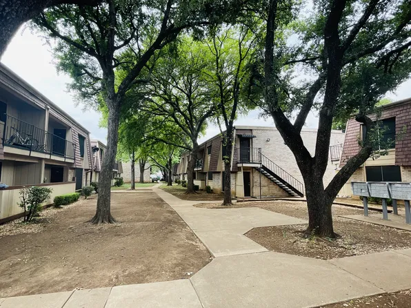 Moulin Rouge Apartments