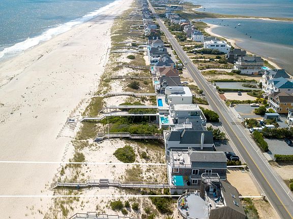 Dune Road house and pool