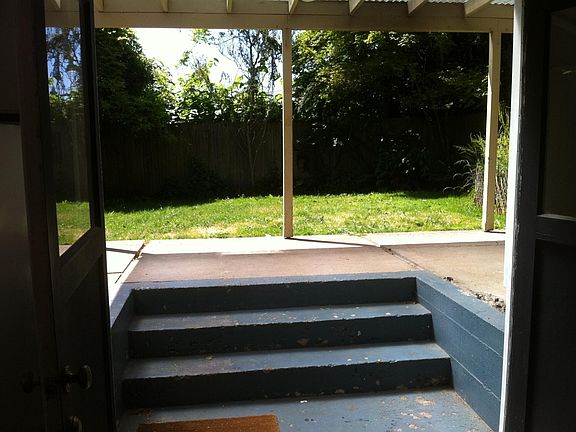 4th image of 3905 1/2 NE 51st St