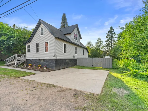 56861 Boundary St, Calumet, MI 49913