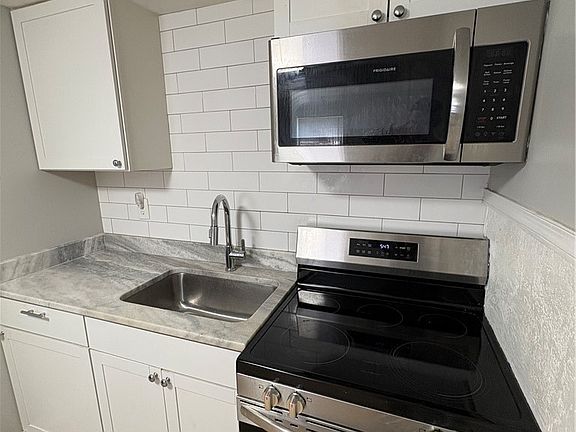 4th image of 826 Azalea Ave