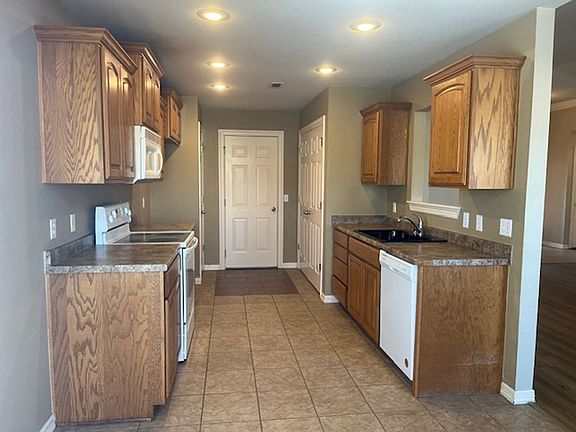 5th image of 1230 Shiraz Dr