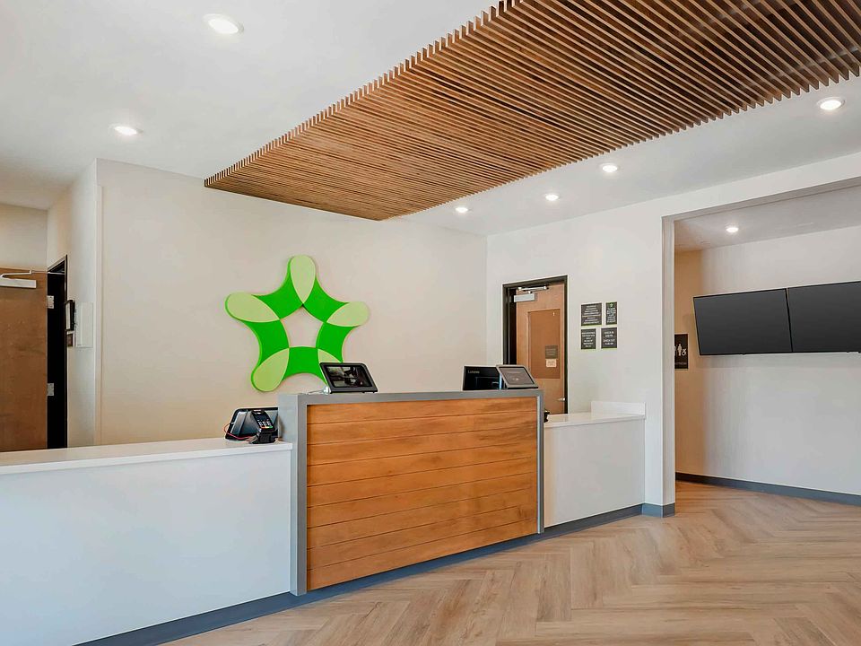 Lobby and Guest Check-in