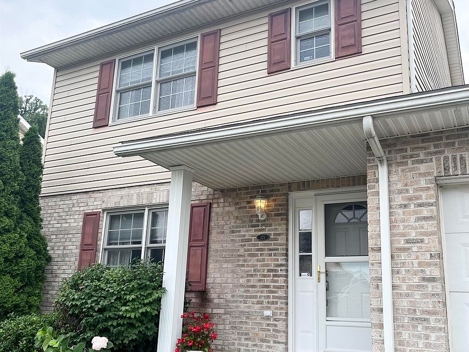 1st image of 121 Donna Ave