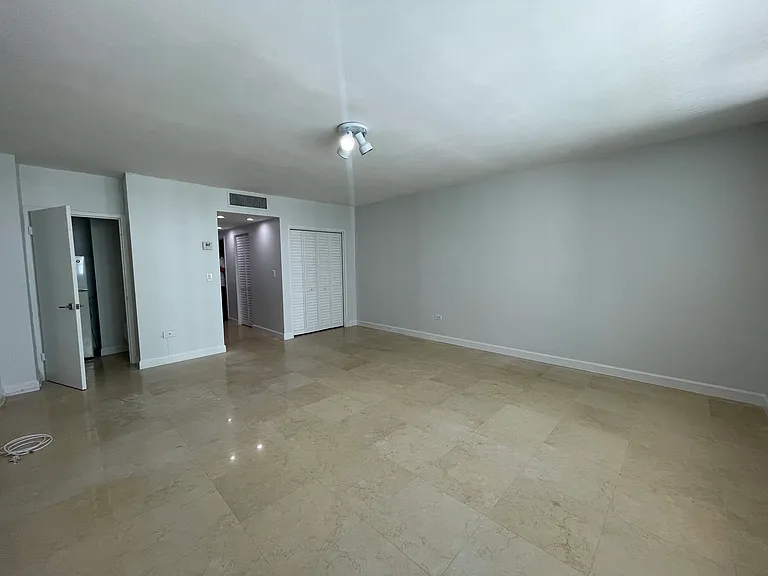 999 Brickell Bay Dr #2009 — Photo 6