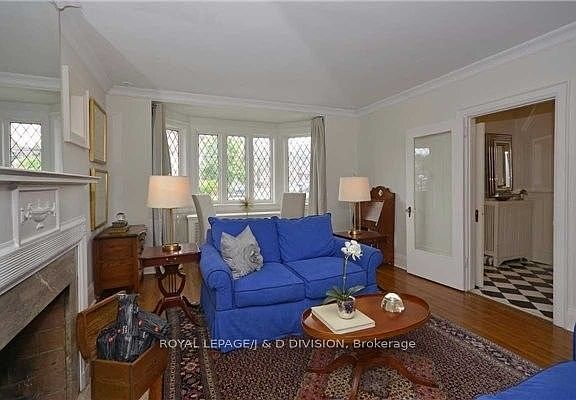 4th image of 311 Chaplin Cres