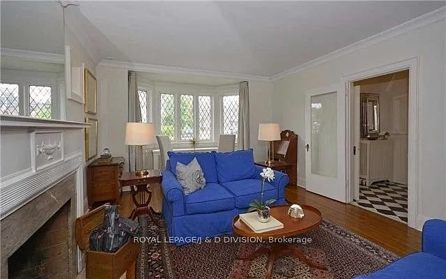 311 Chaplin Cres — Photo 4