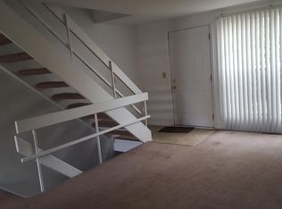 1229 Fairwood Ct APT E, Elgin, IL