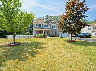 17 Stablegate Dr, Clifton Park, NY 12065