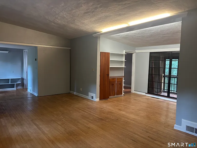 136 Forest Rd — Photo 4