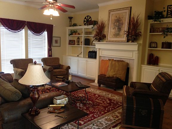 Great Room w Fireplace