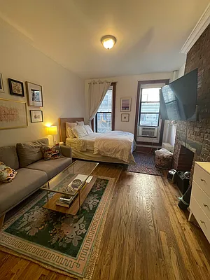 Rented by Weinstein Realty Group | media 6