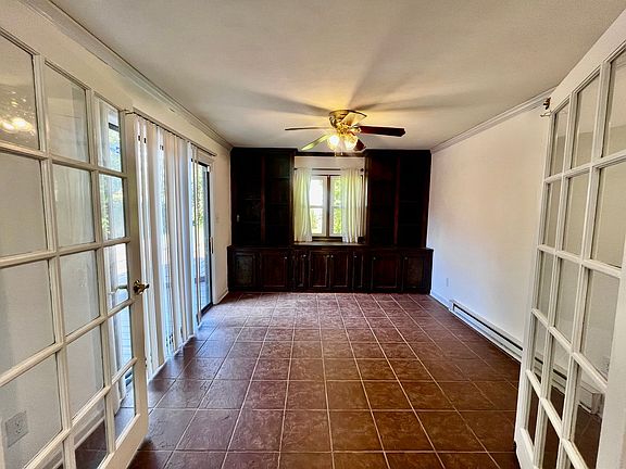 4th image of 1527 Oak Knoll Ln