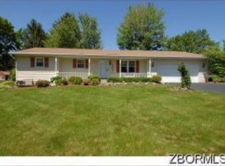 3031 Lookout Dr, Zanesville, OH 43701
