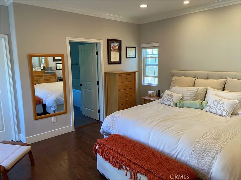 4470 Stansbury Ave — Photo 56