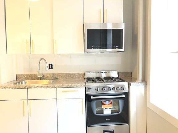 5th image of 1062 W Side Ave #26E