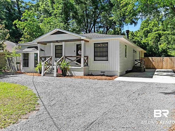 2nd image of 10 Bayou Oaks Dr N