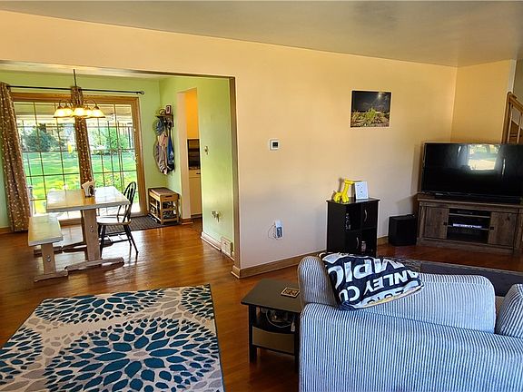 5th image of 707 Pin Oak Dr