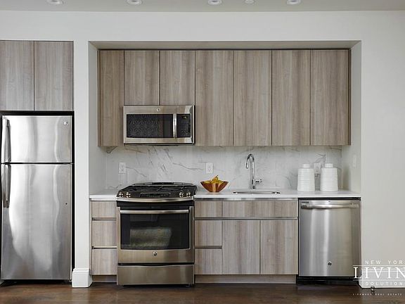 3rd image of 15 Park Row APT 14P