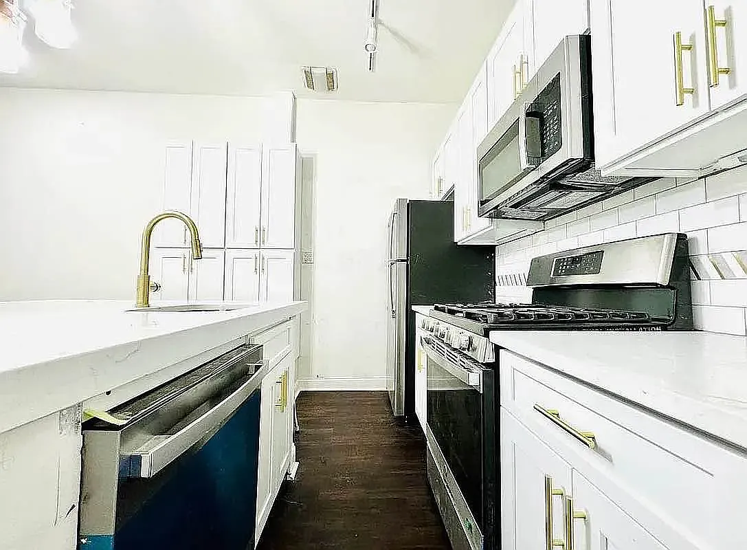 13 Saint Marks Place — Photo 4