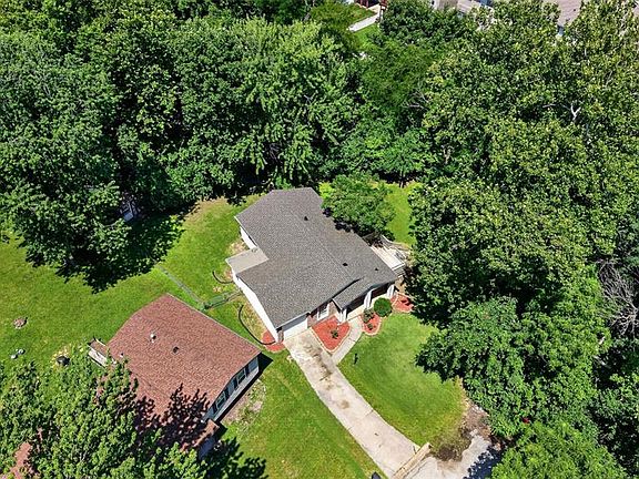 4th image of 1611 Autumn Hill Dr