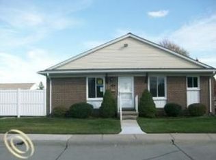 12816 Elaine Dr #8, Southgate, MI 48195