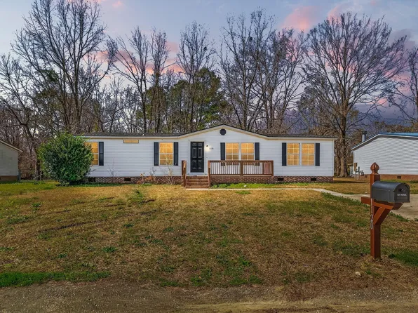 1120 Pasture Ln, Fayetteville, NC 28312