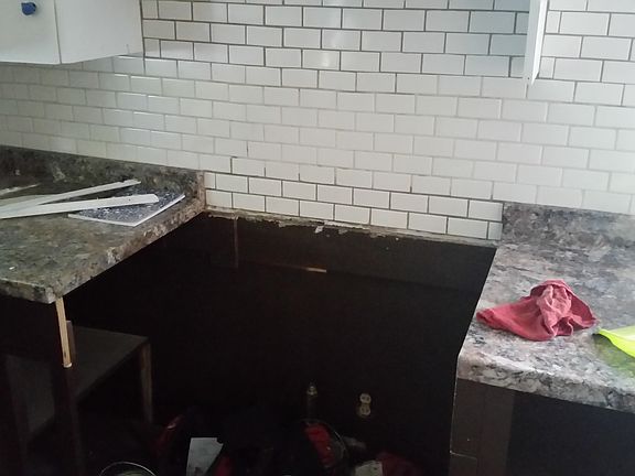 New coutertops in kitchen