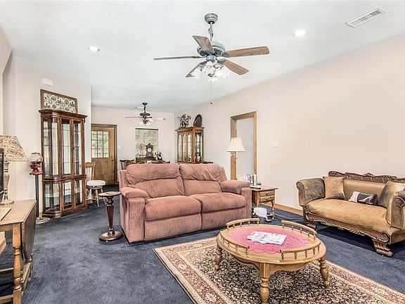 4th image of 125 Pin Oak Dr
