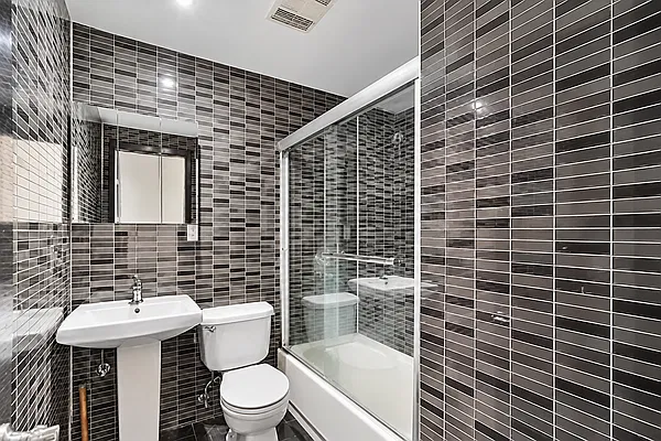 Bathroom, photo 1