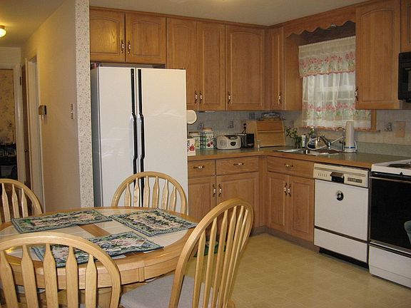 Kitchen is open to family room