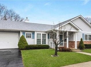 30 Pilar Ln, Oakdale, NY 11769