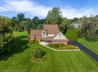 750 Bristol Ln, Clarkston, MI