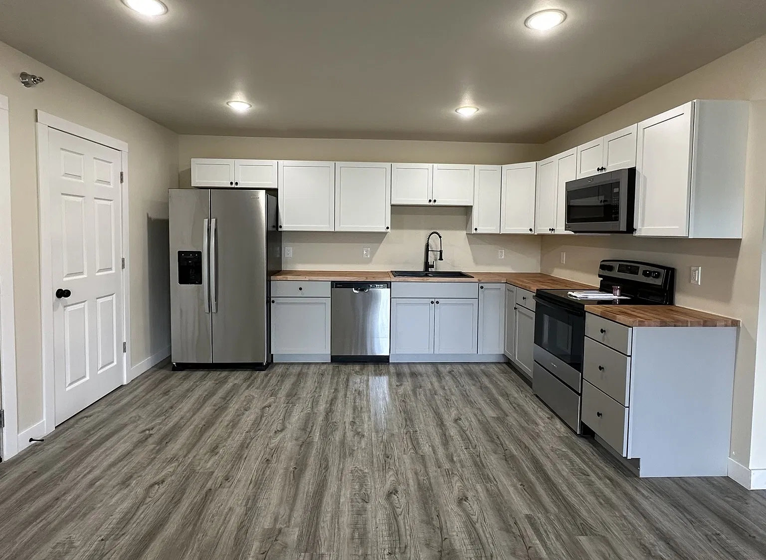 Valley View Estates A — Photo 1