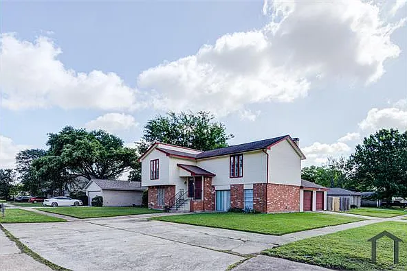 15902 Timber Valley Dr — Photo 2