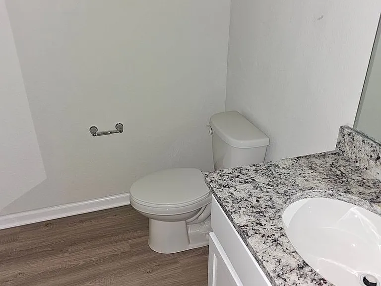 524 Hawley St — Photo 34