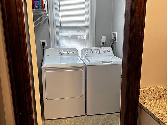 Laundry room off kitchen