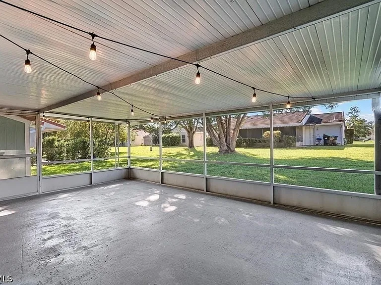 5556 Memorial Dr — Photo 8
