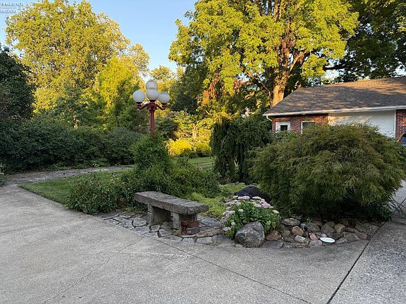 4th image of 242 E Main St