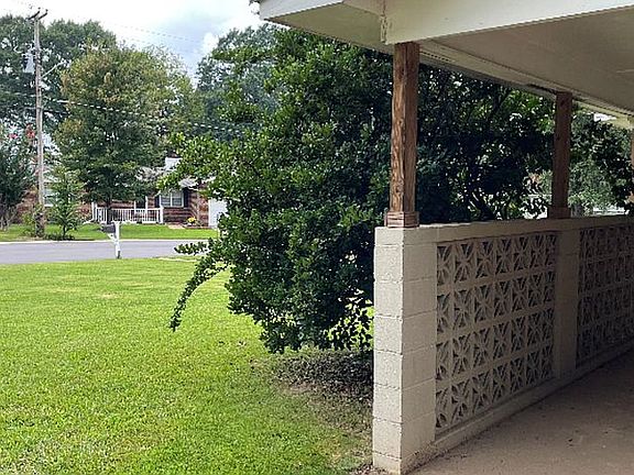 3rd image of 122 Brookhaven Dr