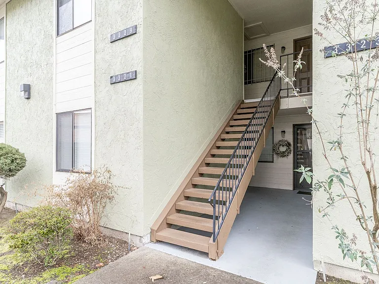3329 NE 162nd Ave — Photo 1