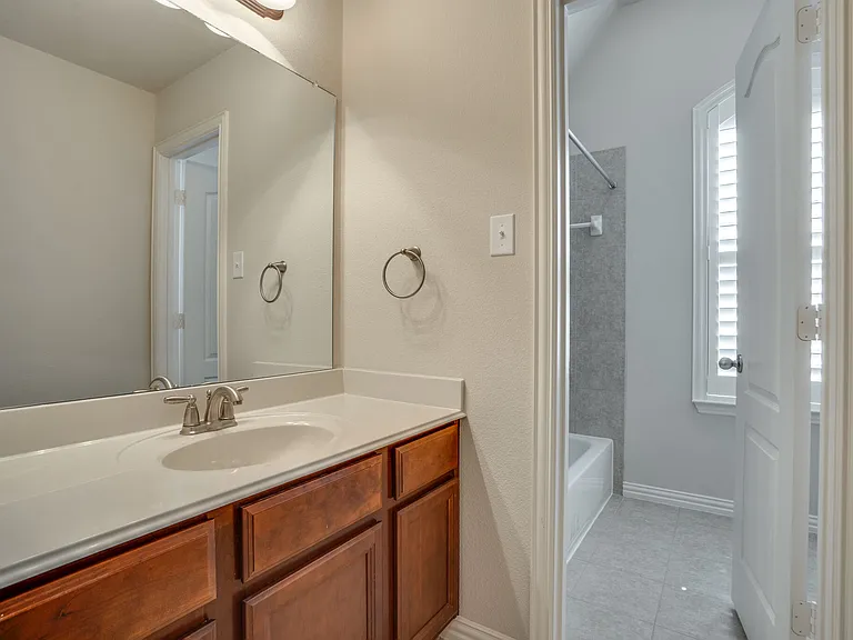 7747 Ivanhoe Dr — Photo 43