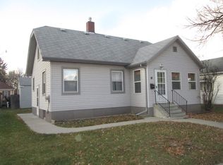 18 Shirley Ct, Minot, ND 58703