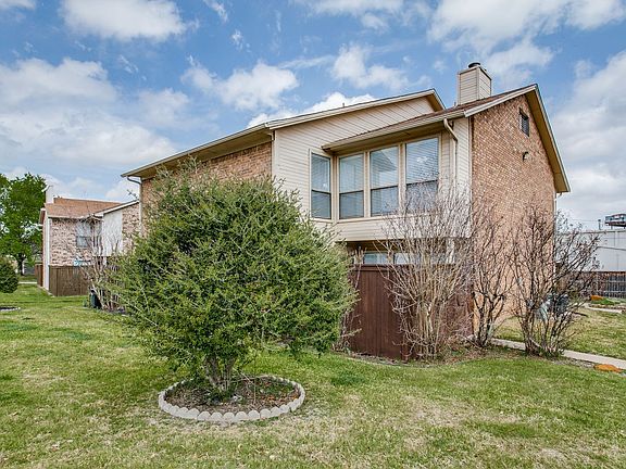 2nd image of 2809 Meadow Park Dr APT B